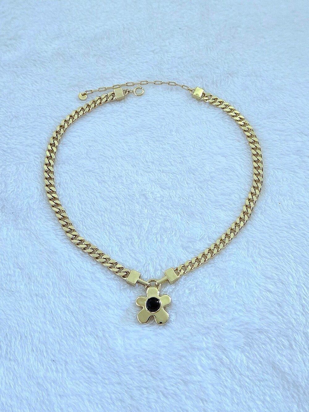 Eye👁 Candy🍬 Gold💛 Curb Link Chain⛓️ With Flower🌸 Pendant -NWT